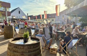 Die erste Weingeküsst-Prinzessin heißt Katja I. PREMIERE >>>Nieder-Olmer Weinmarkt von der Sonne verwöhnt und mit Erfolg gekrönt