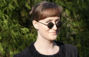 Literarischer Nachmittag mit Sarah Beicht Lesung und Weinprobe >>>„Mainz Makaber“ im Weingewölbe des Bürgerhauses Dolles