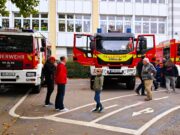 Spektakuläre Löschübung im Schulhof begeisterte die Besucher