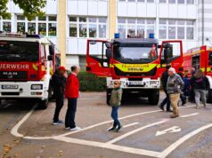 Spektakuläre Löschübung im Schulhof begeisterte die Besucher
