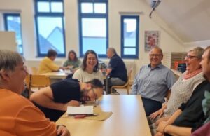 Spiele-Klassiker und neue Herausforderungen Gemeinschaft >>> Erfolgreicher erster Lörzweiler Spieletreff