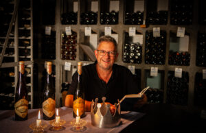 Weinprobe mit Poesie würdigt zwei Jubiläen „13 Monate“ >>>Kästners Gedichte begleiten deutsche Weine in Oppenheim