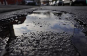 Asphaltreparaturen in Teilabschnitt der Walter-Flex-Straße