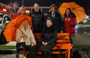 Kostheim leuchtet orange – Zeichen gegen patriarchale Gewalt