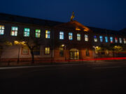 Illuminierter Adventskalender am Landesmuseum Mainz