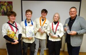 Pfadfinder erhalten den Bretzenheimer Ehrenamtspreis Würdigung >>>Ortsvorsteher Manfred Lippold zeichnete den Pfadfinderstamm St. Willigis aus