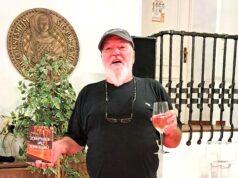 45 Jahre Gastwirt, jetzt Rentner: „Wolfi“ Klein referierte aus seinem Buch „Bandsalat“