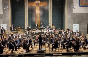 Musik, die vom Wunder der Weihnacht erzählt Rheinhessische Bläserphilharmonie bringt sinfonische Adventsklänge nach Ingelheim