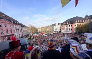 Die Narren sind wieder los Fastnacht >>>Eröffnung der Kampagne 2025/2026 auf dem Schillerplatz