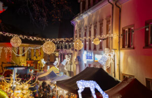Nikolausbesuch beim Niersteiner Adventsmarkt angekündigt Arbeitskreis verwandelt den Ortskern in stimmungsvolles Weihnachtsdorf