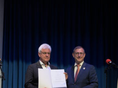 Staffelstab übergeben