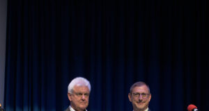 Staffelstab übergeben