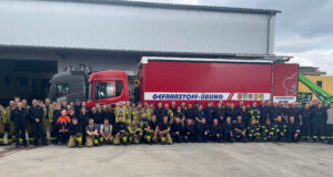 Feuerwehren der VG Nieder-Olm proben Gefahrstoffunfall