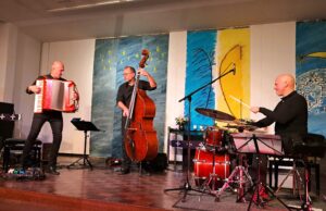 Trio Tango Transit begeistert mit Improvisationen Winterjazz >>>Engelrausch-Winterjazz-Konzert im evangelischen Gemeindezentrum