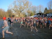 Nass-kalte Tradition am Jahresbeginn