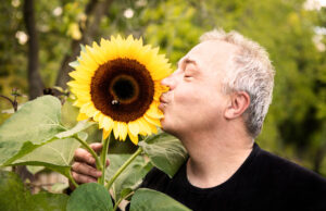 Götz Widmann bringt „Party Time“ nach Mainz Der Punk unter den Songpoeten zu Gast im Kulturclub
