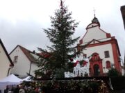 Hip-Hop-Tänze am Weihnachtsbaum