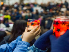 Große Bühne vor dem Schulhof in Mombach