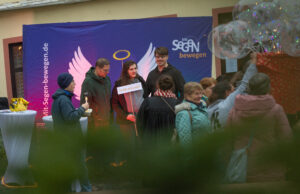 Besinnlicher Weihnachtsmarkt zwischen Marktplatz und Katharinenkirche Eindrücke vom dritten Adventssonntag in Oppenheim