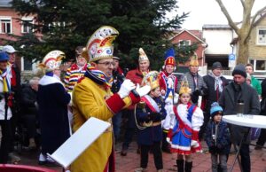 In Finthen sind die Narren los Vergnügliches Narren-Manifest auf dem Jungenfeldplatz