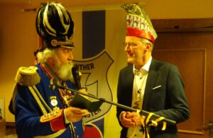 Ein Ständchen für den Bergmarschall Fastnacht >>>34. Offiziersempfang der Finther Reservisten im „Babbelnit“