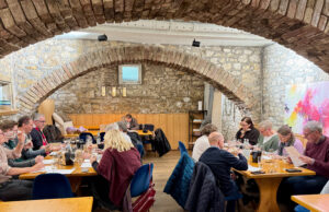 Vom Traubensaft zum feinen Tropfen Kultur- und Weinbotschafter >>>Wie 14 Neuwinzer das Weingut Eulenmühle auf den Kopf stellten