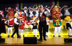Schunkeln und Lachen für den guten Zweck Fastnacht >>>Famose CKV-Benefizsitzung begeisterte in der TSG-Halle