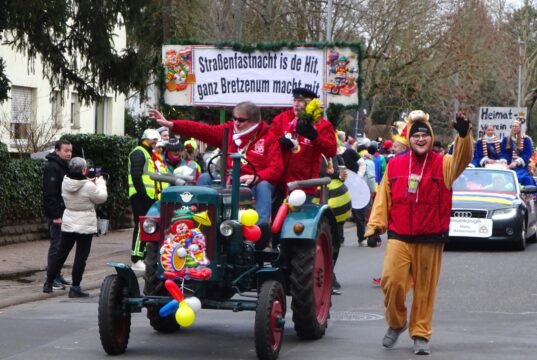 „Straßenfastnacht is de Hit, ganz Bretzenum macht mit!“