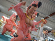 Motivwagen mit politischer Pointe im Mainzer Rosenmontagszug