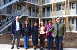 Neue Flüchtlingsunterkunft auf dem Layenhof eröffnet Sozialdezernentin Jana Schmöller stellte den Neubau in Holzmodulbauweise vor