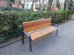 Ärger über zwei neue Sitzbänke