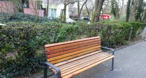 Ärger über zwei neue Sitzbänke