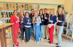 Drei Weinmajestäten auf Deutschlandtour Besuch >>>Deutsche Weinkönigin macht Station im Weingut Zehe-Clauß