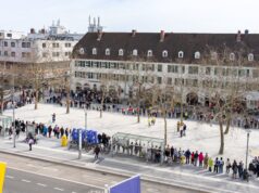 Menschenwürdekette anlässlich des Internationalen Tags gegen Rassismus