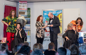 Steuerbetrug auf offener Bühne in Ober-Olm VALENTINUSBÜHNE >>>Laienspielgruppe sorgt mit „Haarige Zeiten“ für viele Lacher