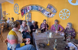 Mit Stricknadeln ins Kino Neues Format zum Weltfrauentag in Oppenheim