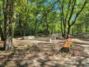 Neue Sitzgelegenheit auf Spielplatz im Ostpark