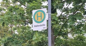 Eine Bushaltestelle im Testmodus