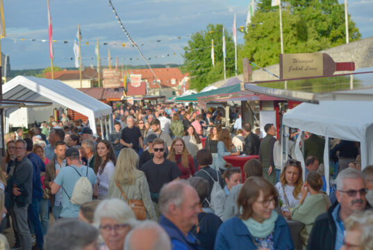 Hoch die Gläser auf 50 Jahre St.Albansfest