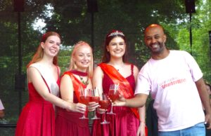 Evelin I. ist neue Erdbeerkönigin Gelungenes Erdbeerfest lockte drei Tage lang nach Gonsenheim