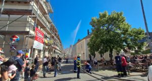Löschübung, Platzkonzert und Bonbonregen