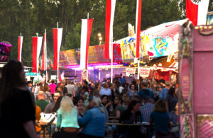 Drei Tage Sommer-Feeling am Rheinufer Live-Musik, Künstlermarkt, Kinderprogramm mit verlängerte Fährzeiten