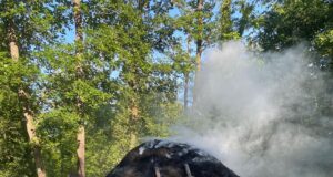 Kohlenmeiler erinnert an altes Handwerk im Lennebergwald