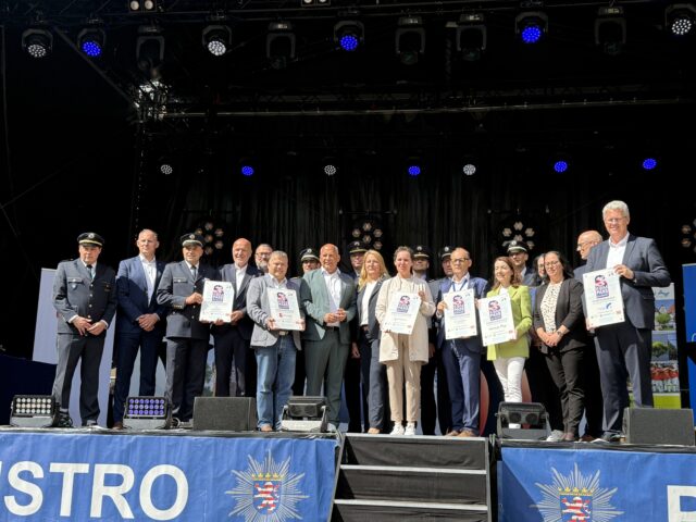 Oberbürgermeister Patrick Burghardt bei der Verleihung