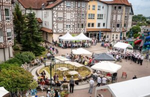 Papierkunst beim Sommerfest am Seniorenpark