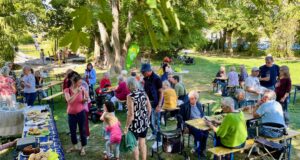 Café im Grünen lädt zum Treffen in der Bodenheimer Parkanlage ein
