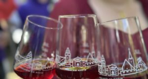 Weinprobe der Oberbürgermeisterin zum Jubiläum des Rotweinfestes