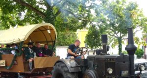 Die Trachtenvereine marschierten durch Weisenau