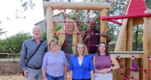 Riesenandrang am neuen Spielplatz