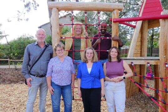 Riesenandrang am neuen Spielplatz
